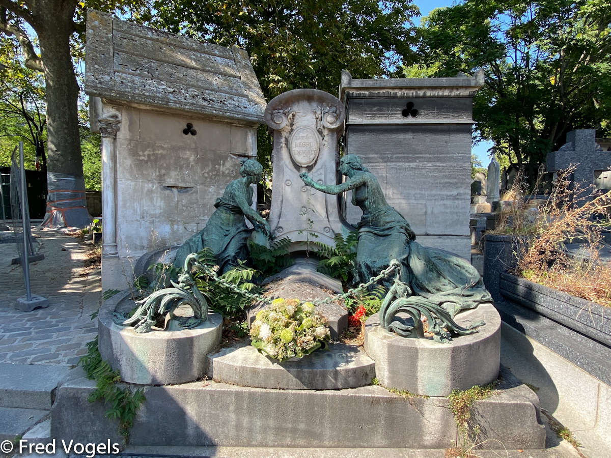 Pere Lachaise 2021-384.jpg